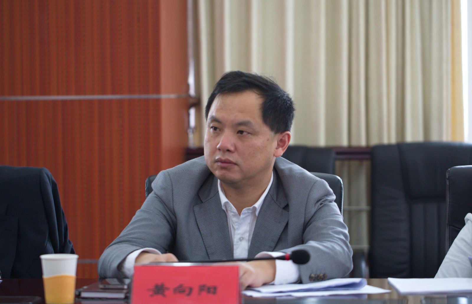 湖南银监局副局长黄向阳在座谈会上讲话省联社理事长张志军在会上讲话