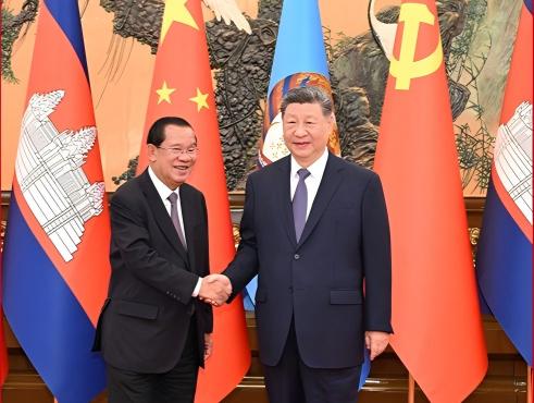 习近平会见柬埔寨人民党主席、参议院主席洪森